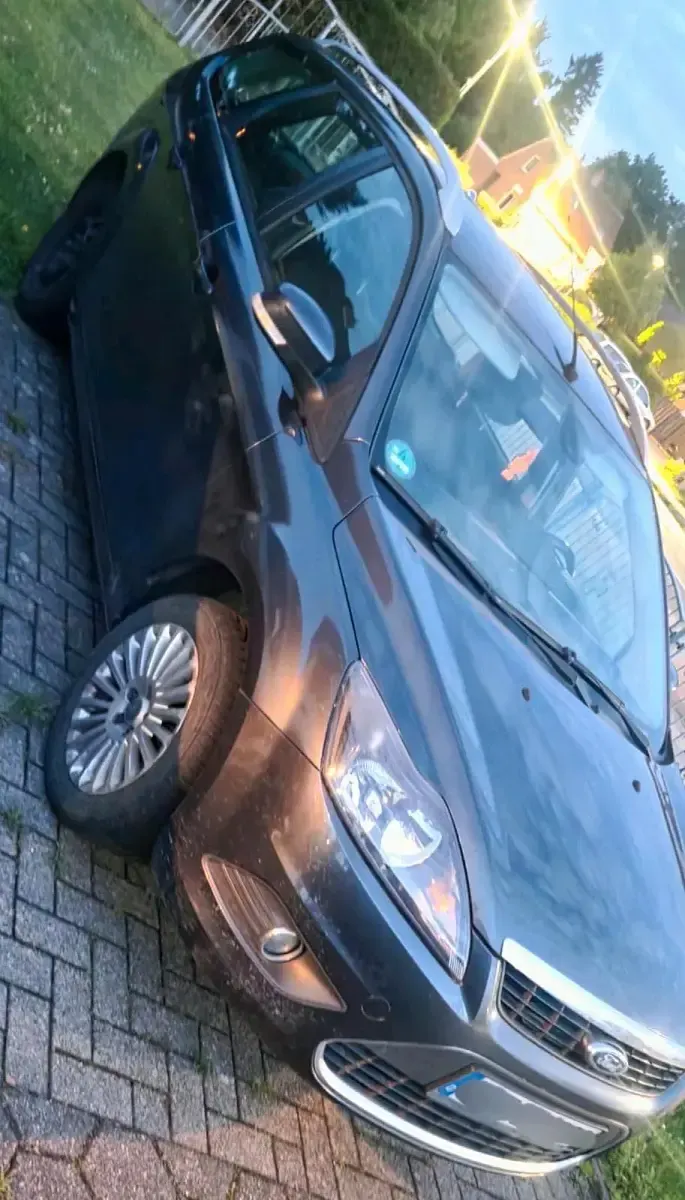 Gebraucht Ford Focus Titanium 125 PS (91 kW) 2010 Grau Kombi