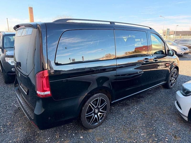 Gebraucht Mercedes V220 Edition 190 PS (139 kW) 2017 Obsidianschwarz Van / Kleinbus
