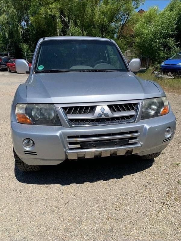 Silber Gebraucht 2006 Mitsubishi Pajero SUV | 3.900 € (Superpreis) - Bild 1/4