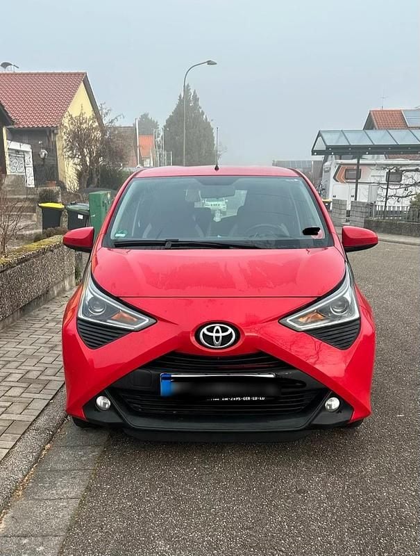 Rot Gebraucht 2019 Toyota Aygo Kleinwagen | 8.100 € (Guter Preis) - Bild 1/4