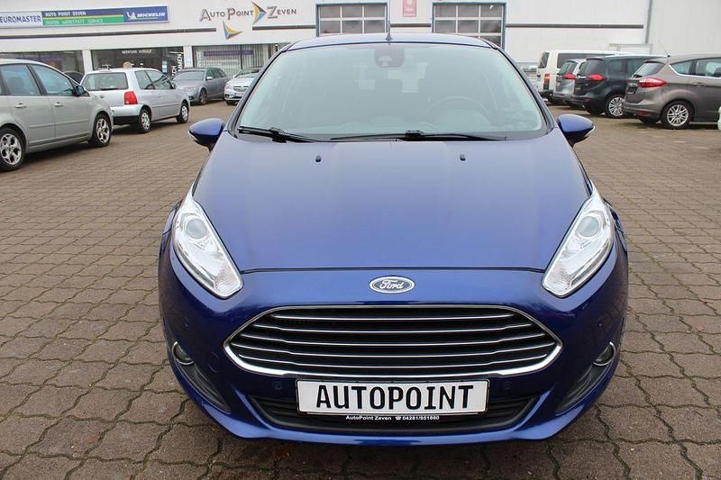 Gebraucht Ford Fiesta Titanium 125 PS (91 kW) 2016 Blau Limousine