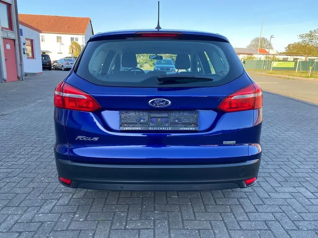 Używany Ford Focus Cool & Connect 125 KM (91 kW) 2018 Niebieski Sedan/Limuzyna