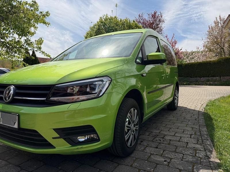 Używany VW Caddy Trendline 110 KM (80 kW) 2020 Zielony Minivan