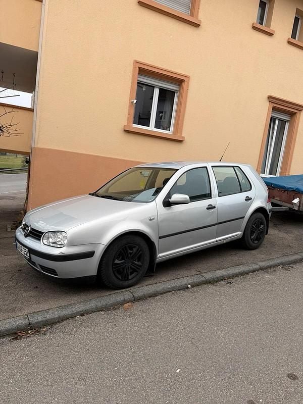 Silber Gebraucht 2001 VW Golf IV Kleinwagen | 1.450 € (Fairer Preis) - Bild 1/4