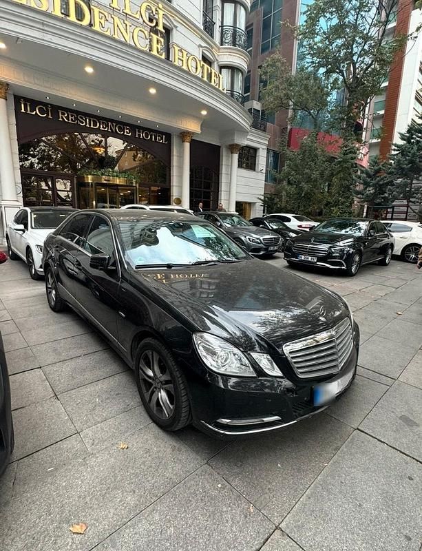 Gebraucht Mercedes E220 170 PS (125 kW) 2011 Schwarz Limousine
