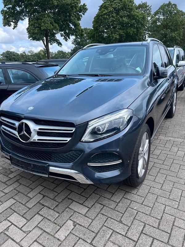 Grau Gebraucht 2016 Mercedes GLE350 SUV | 38.000 € - Bild 1/4