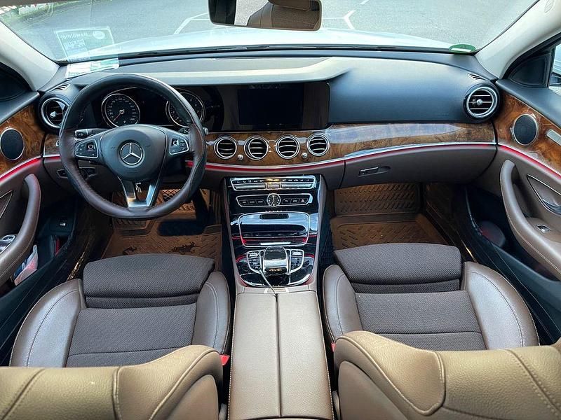 Gebraucht Mercedes E200 184 PS (135 kW) 2016 Weiß Limousine