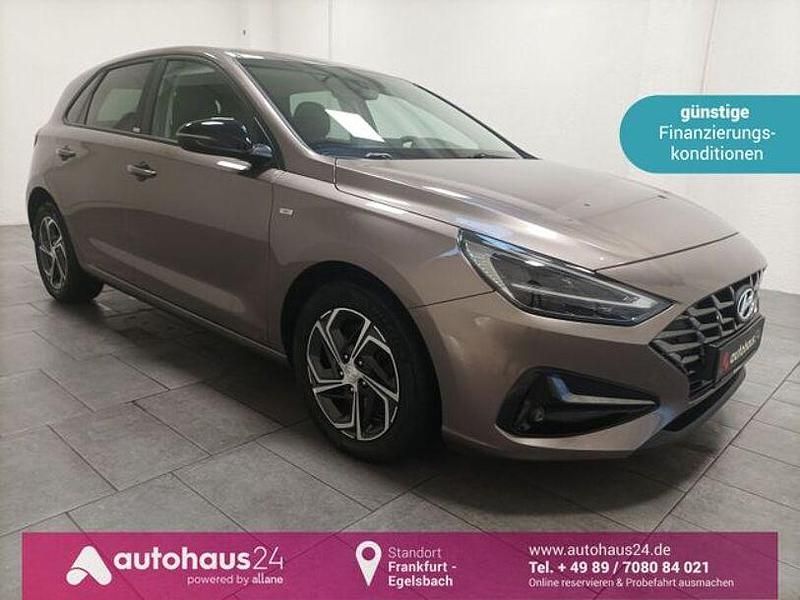 Gebraucht Hyundai i30 Intro Edition 159 PS (116 kW) 2022 Beige Limousine