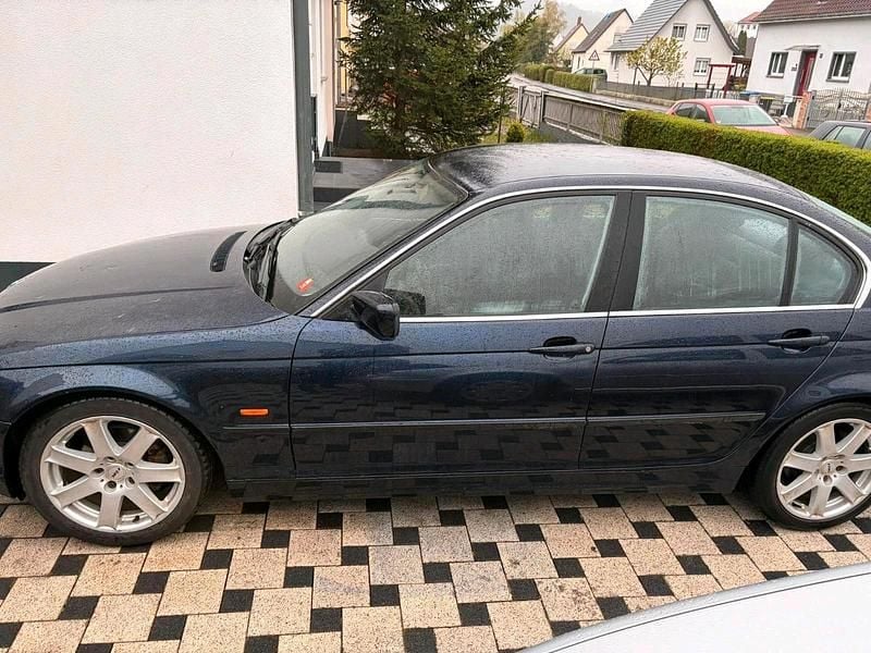 Gebraucht BMW 320 150 PS (110 kW) 1998 Blau Limousine