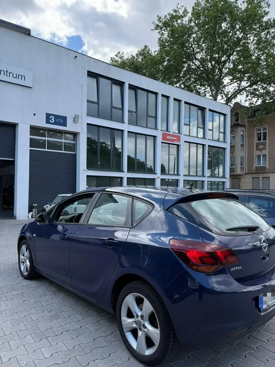 Gebraucht Opel Astra 87 PS (63 kW) 2011 Blau Limousine