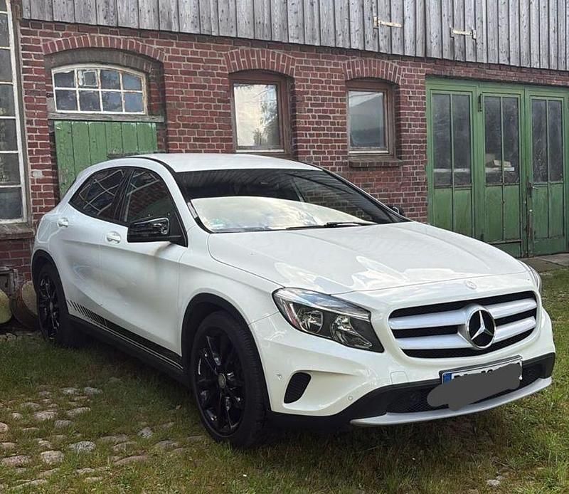 Gebraucht Mercedes CLA220 170 PS (125 kW) 2014 Weiß Limousine