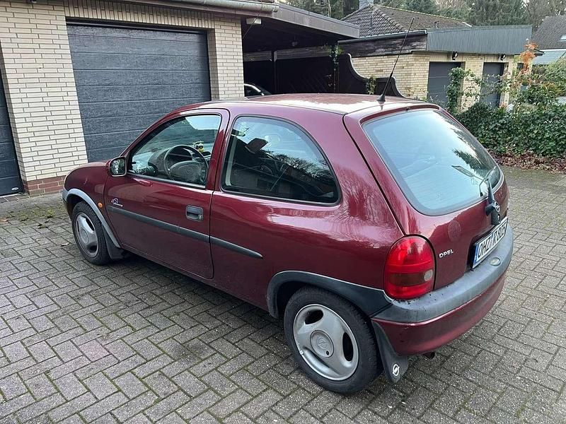 Usata Opel Corsa 54 CV (39 kW) 1997 Rosso Utilitaria