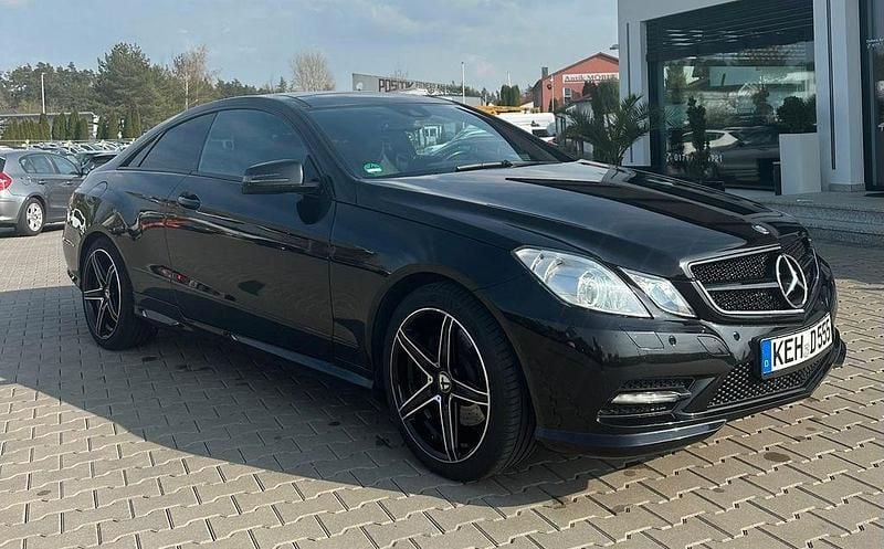 Gebraucht Mercedes E350 AMG line 265 PS (194 kW) 2013 Schwarz Coupé