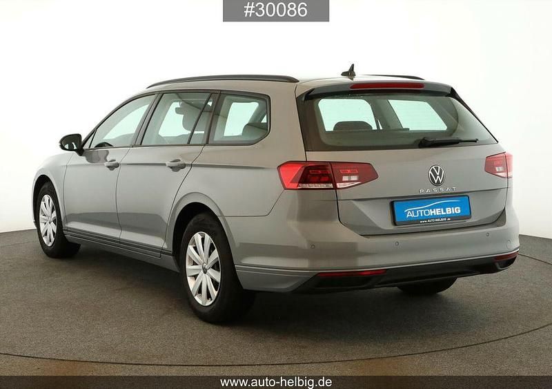 Gebraucht VW Passat 150 PS (110 kW) 2024 Grau Kombi