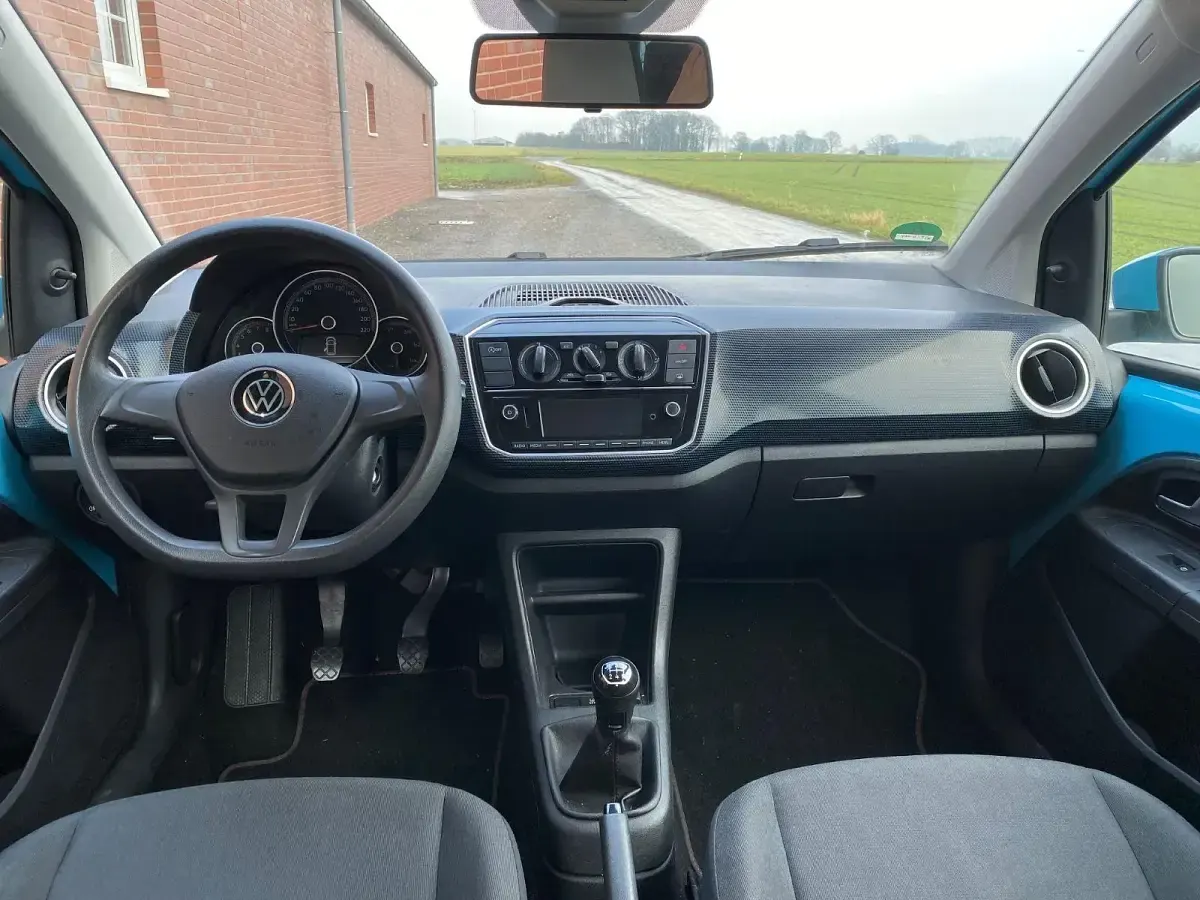Second-hand VW up! Active 65 CP (47 kW) 2021 Albastru Hatchback
