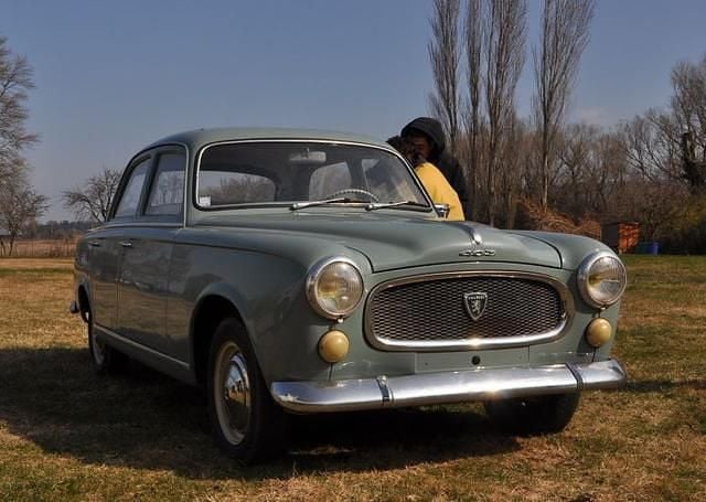 Blau Gebraucht 1960 Peugeot 403 Limousine | 3.900 € - Bild 1/4