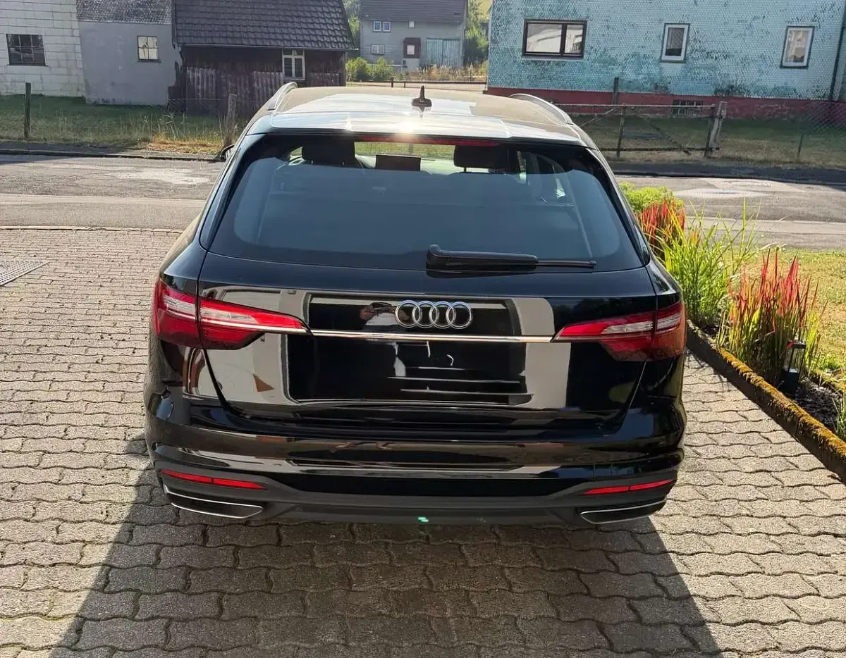 Gebraucht Audi A4 Basis 150 PS (110 kW) 2021 Schwarz Kombi