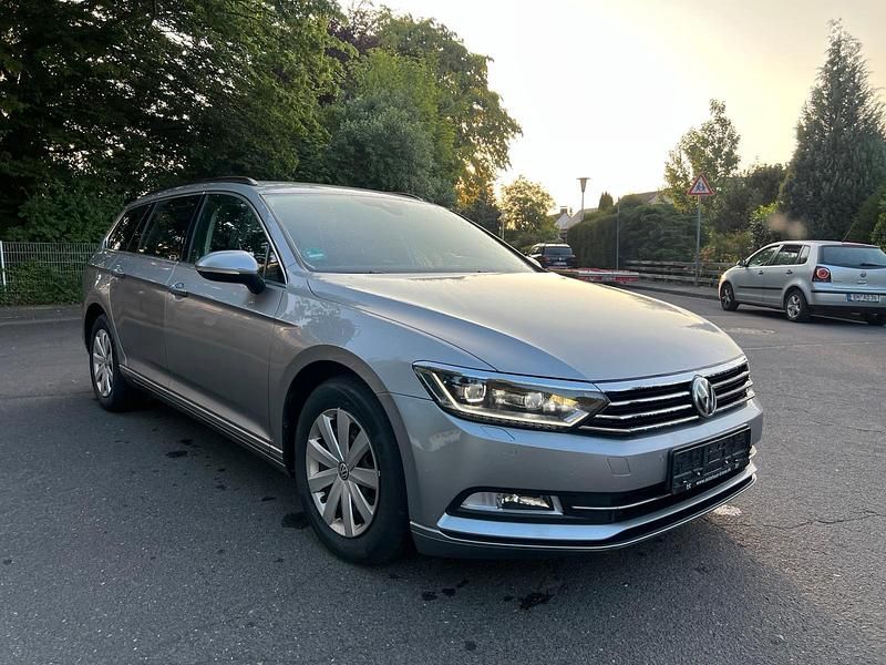 Grau Gebraucht 2018 VW Passat Kombi | 11.800 € (Guter Preis) - Bild 1/4