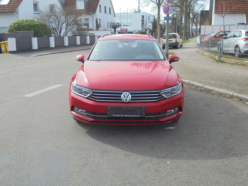 Tornadorot Gebraucht 2017 VW Passat Comfortline Kombi | 12.000 € (Superpreis) - Bild 1/4