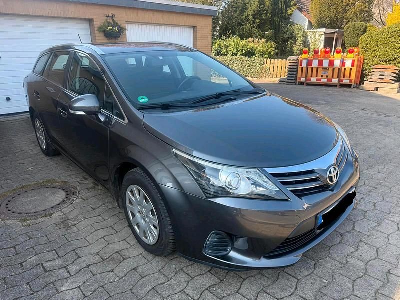 Gebraucht Toyota Avensis 125 PS (91 kW) 2012 Grau Kombi