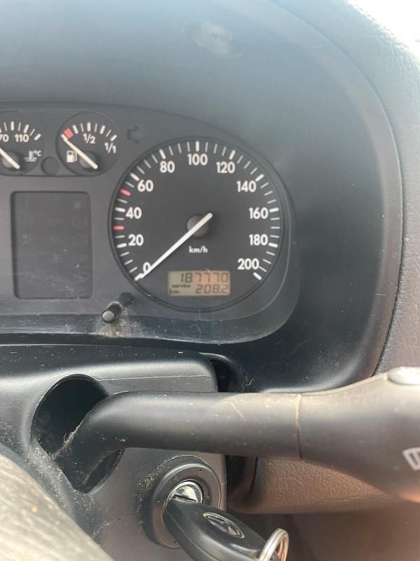 Schwarz Gebraucht 1999 VW Polo Match Kleinwagen | 650 € (Guter Preis) - Bild 1/4
