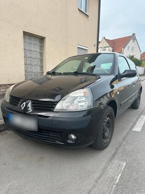 Second-hand Renault Clio 75 CP (55 kW) 2004 Negru Hatchback