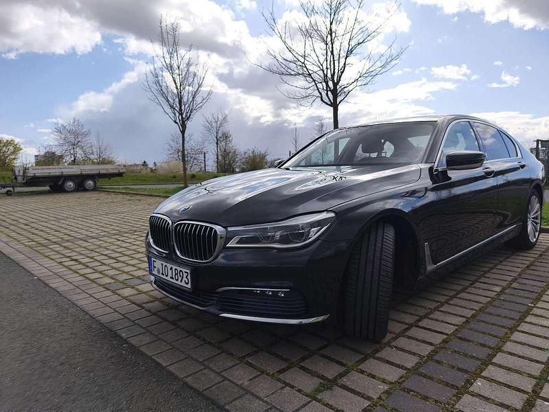 Second-hand BMW 740 320 CP (235 kW) 2016 Negru Berlinǎ
