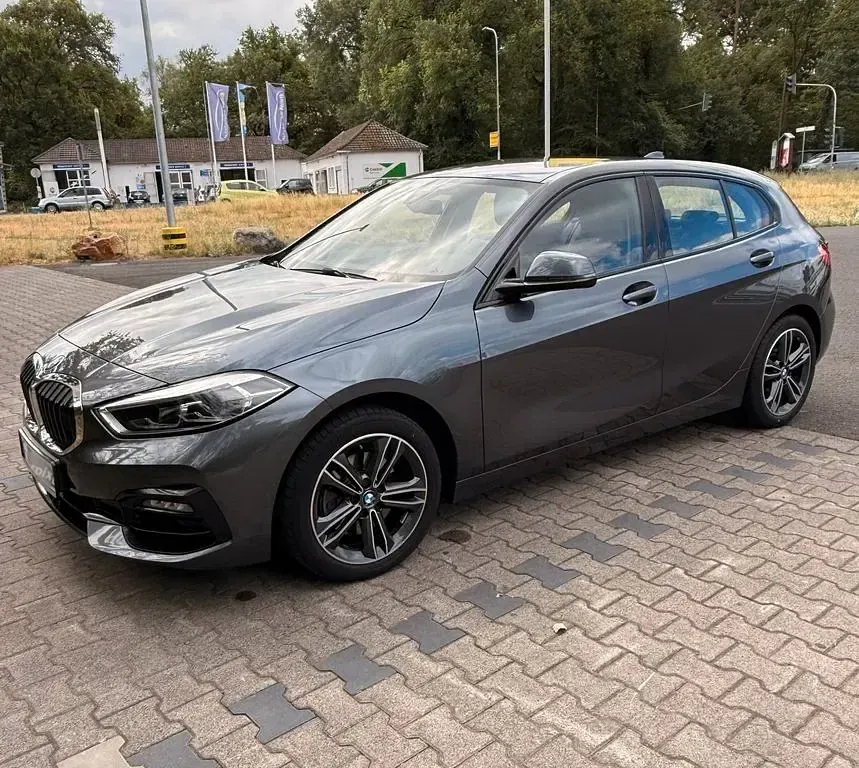 Gebraucht BMW 118 Sport Line 140 PS (102 kW) 2019 Grau Limousine