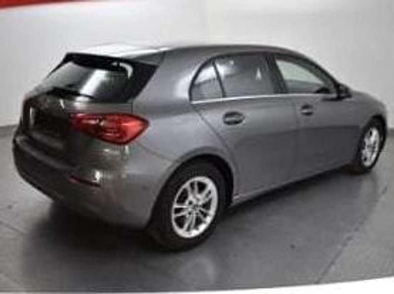 Gebraucht Mercedes 180 116 PS (85 kW) 2019 Grau Limousine