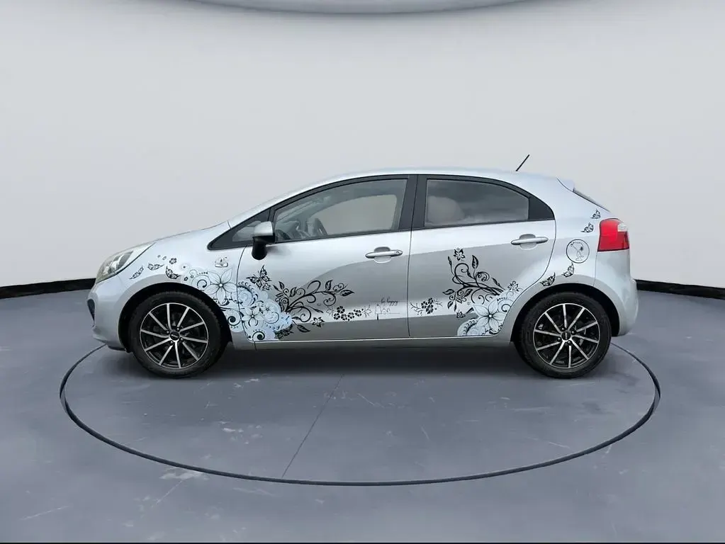Gebraucht Kia Rio Edition 7 86 PS (63 kW) 2012 Brilliantsilber met. Limousine