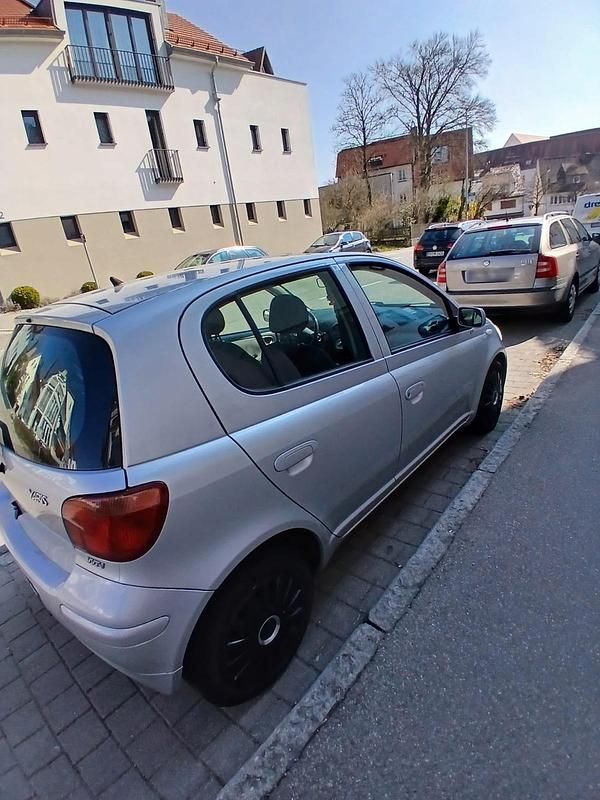 Gebraucht Toyota Yaris 85 PS (62 kW) 2004 Grau Limousine