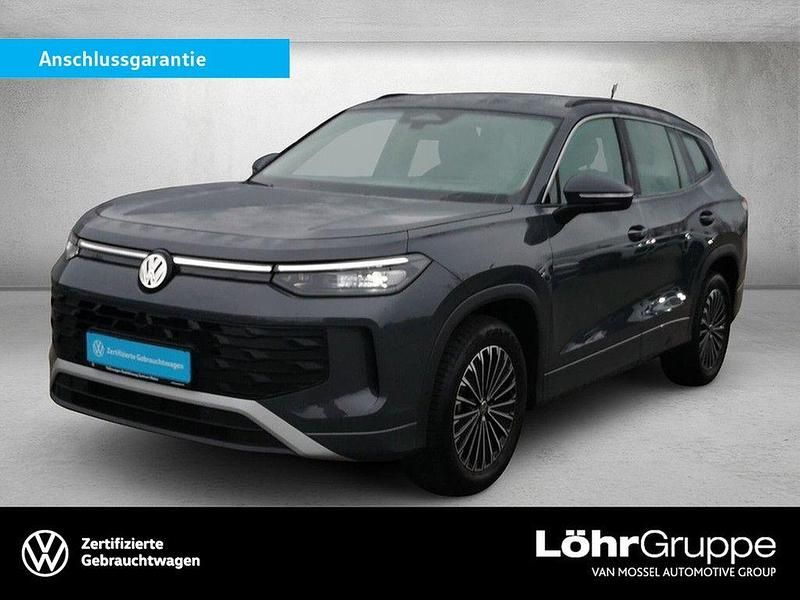 Delfingrau metallic Gebraucht 2025 VW Tayron Life SUV | 37.950 € - Bild 1/3