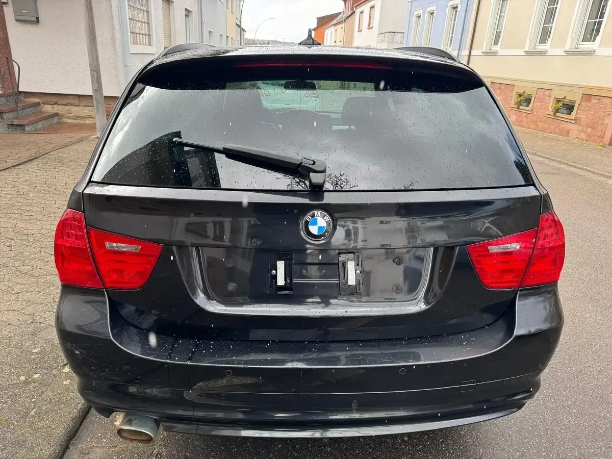 Second-hand BMW 320 184 CP (135 kW) 2011 Negru Break