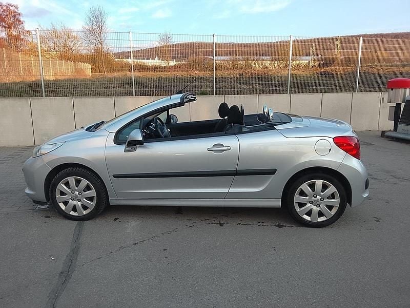 Gebraucht Peugeot 207 CC 120 PS (88 kW) 2009 Silber Cabrio