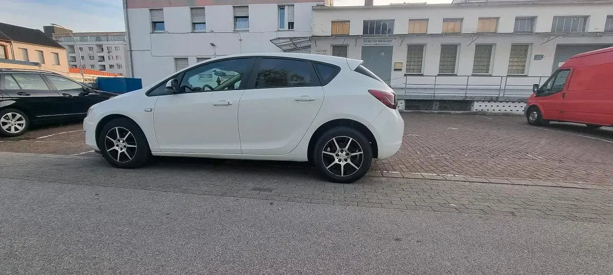 Gebraucht Opel Astra 116 PS (85 kW) 2010 Weiß Limousine