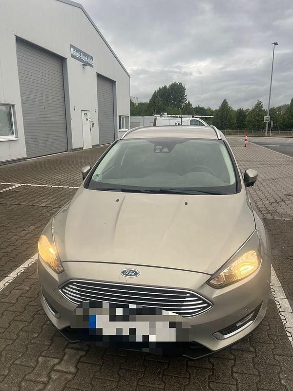 Beige Gebraucht 2015 Ford Focus Titanium Kombi | 5.000 € (Superpreis) - Bild 1/4