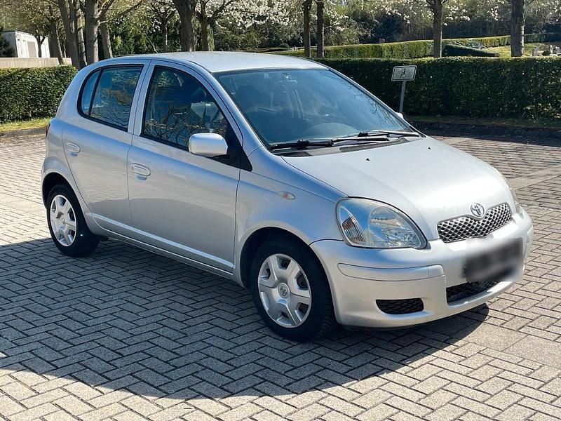 Gebraucht Toyota Yaris 87 PS (63 kW) 2005 Silber Kleinwagen