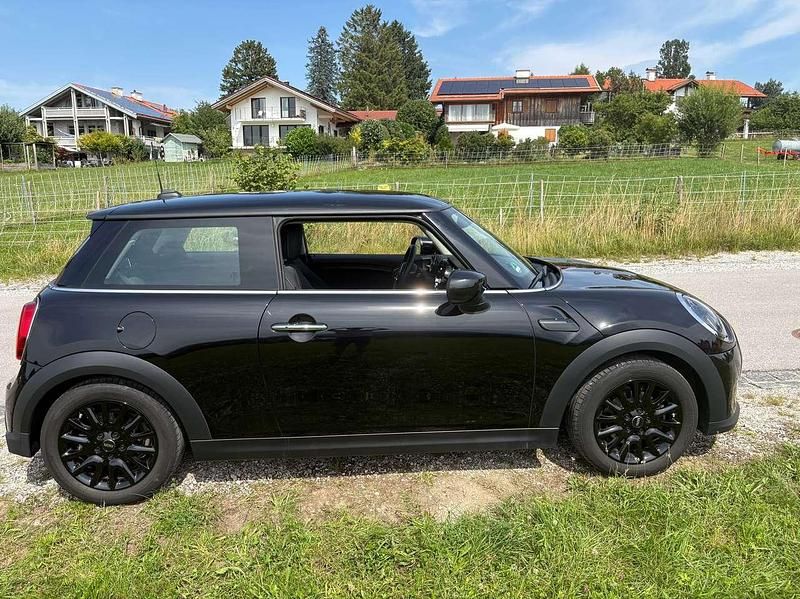 Schwarz Gebraucht 2021 Mini ONE Kleinwagen | 15.900 € (Guter Preis) - Bild 1/4