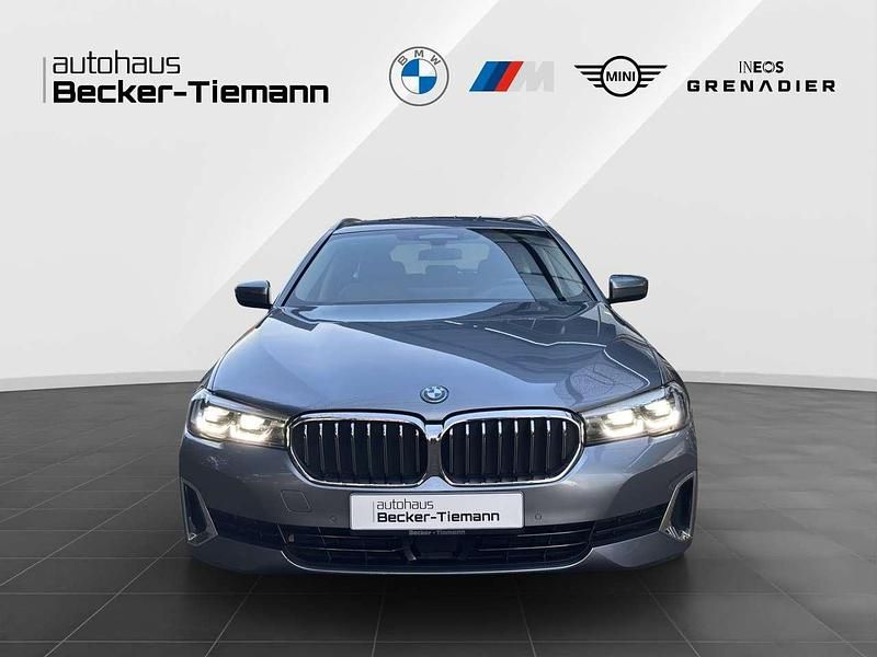 Gebraucht BMW 530e Luxury Line 292 PS (214 kW) 2022 Bluestone Kombi