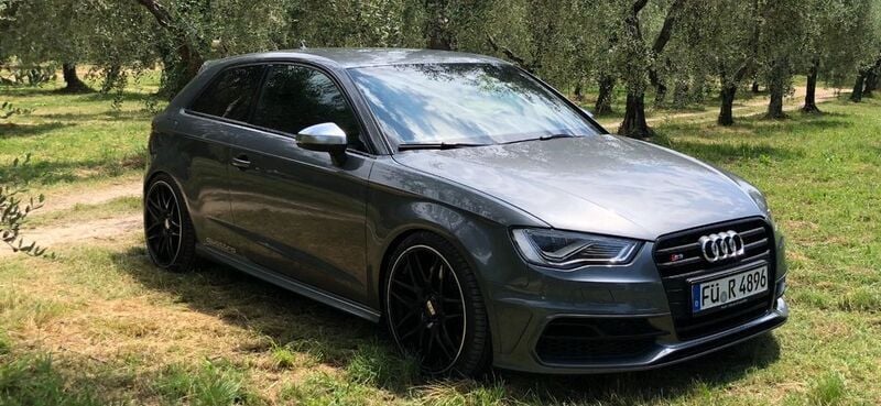 Grau Gebraucht 2014 Audi S3 Ambiente Limousine | 14.990 € (Guter Preis) - Bild 1/4