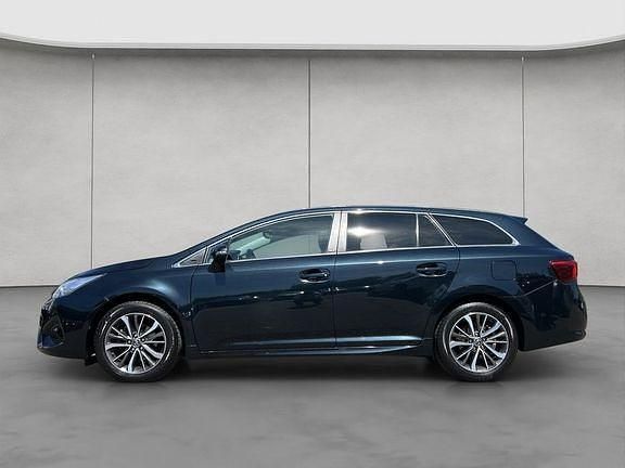 Gebraucht Toyota Avensis Basis 148 PS (108 kW) 2017 Titaniumblau mica metallic Kombi