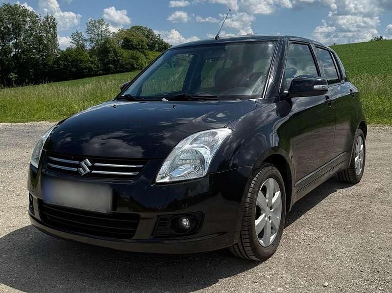Schwarz Gebraucht 2010 Suzuki Swift Limousine | 3.890 € (Etwas zu teuer) - Bild 1/4