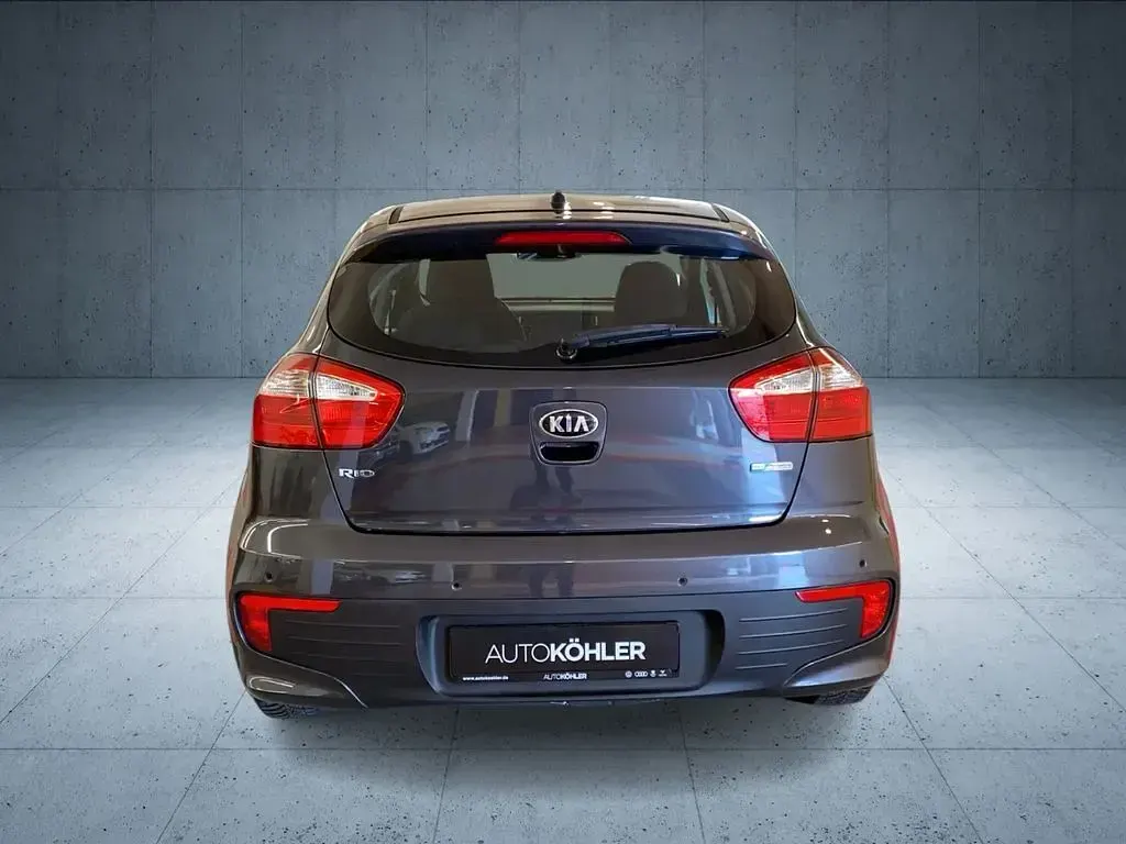Gebraucht Kia Rio 90 PS (66 kW) 2015 Grau Limousine