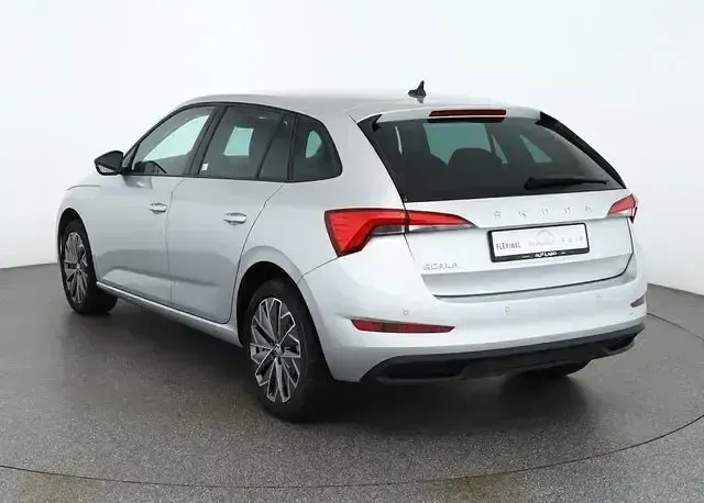 Gebraucht Skoda Scala Ambition 110 PS (80 kW) 2023 Silber Kleinwagen