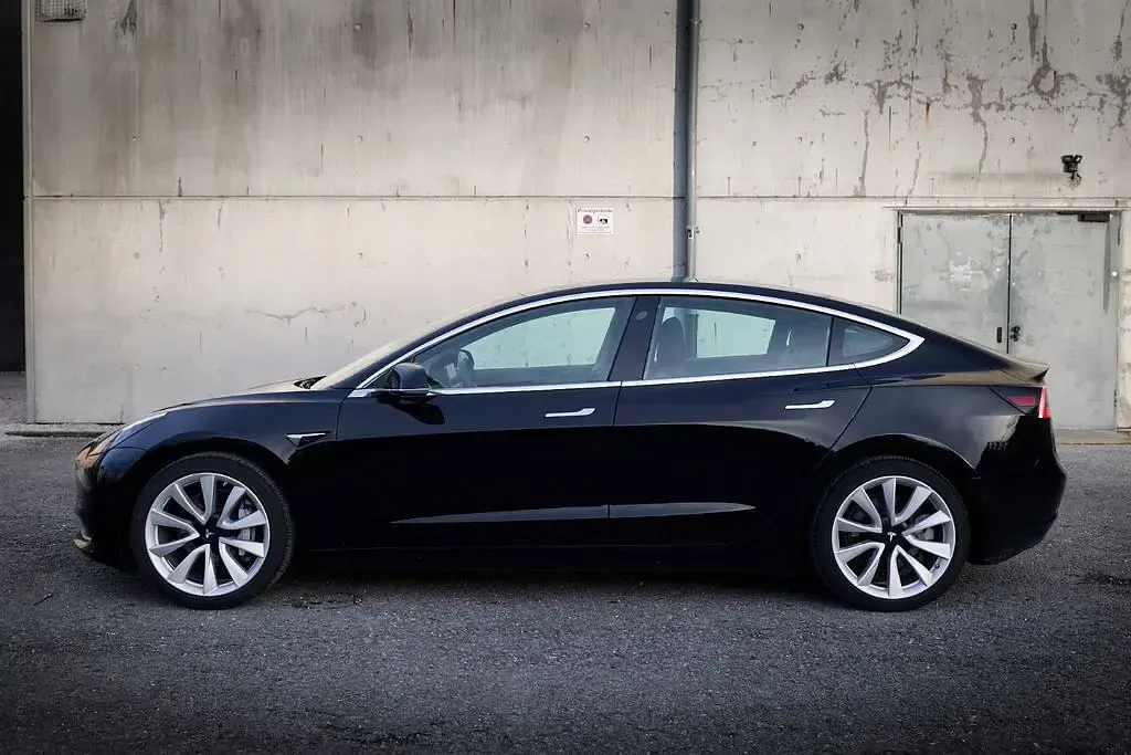 Gebraucht Tesla Model 3 Standard Range Plus 239 kW (325 PS) 2020 Schwarz Limousine