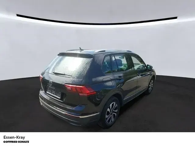 Gebraucht VW Tiguan Active 150 PS (110 kW) 2022 Schwarz SUV