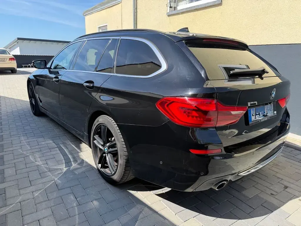 Gebraucht BMW 520 Luxury Line 190 PS (139 kW) 2018 Schwarz Kombi