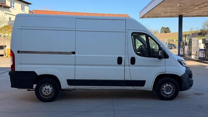 Gebraucht Peugeot Boxer 131 PS (96 kW) 2019 Weiß Van