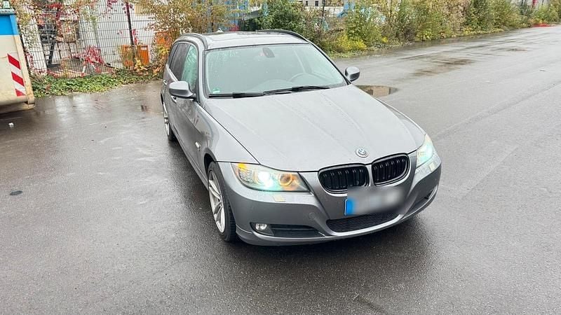 Grau Gebraucht 2010 BMW 320 Kombi | 2.300 € (Superpreis) - Bild 1/4