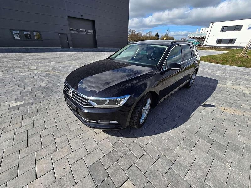 Gebraucht VW Passat Comfortline 190 PS (139 kW) 2015 Deep black perleffekt Kombi